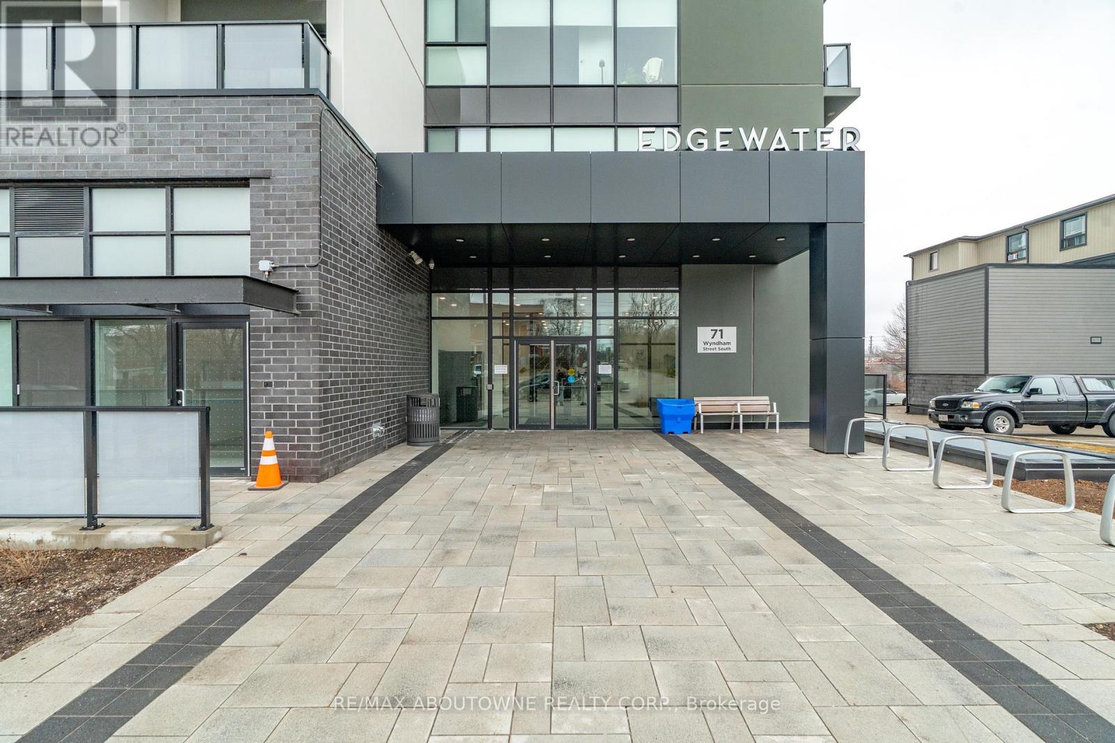 506 - 71 Wyndham Street S, Guelph, Ontario  N1E 0T7 - Photo 3 - X12922450