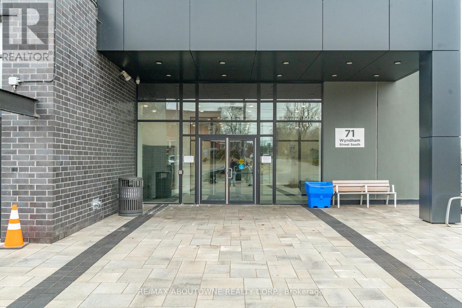 506 - 71 Wyndham Street S, Guelph, Ontario  N1E 0T7 - Photo 4 - X12922450
