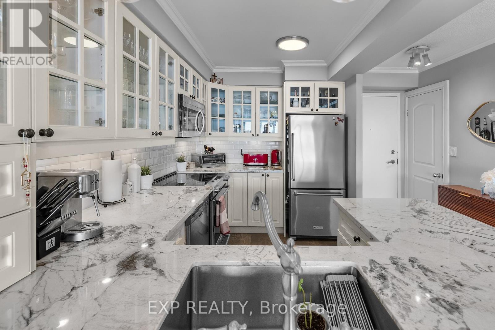 918 - 2261 Lake Shore Boulevard W, Toronto, Ontario  M8V 3X1 - Photo 8 - W12922362