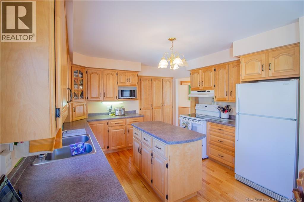 24 Pleasant Street, Hampton, New Brunswick  E5N 6A5 - Photo 14 - NB135695