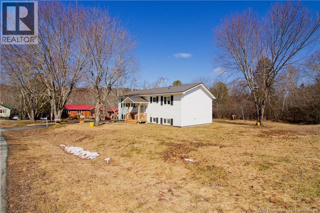 24 Pleasant Street, Hampton, New Brunswick  E5N 6A5 - Photo 35 - NB135695