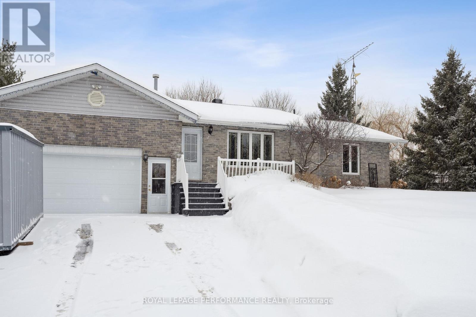 19644 Marcoux Road, North Glengarry, Ontario  K0C 1A0 - Photo 1 - X12922470