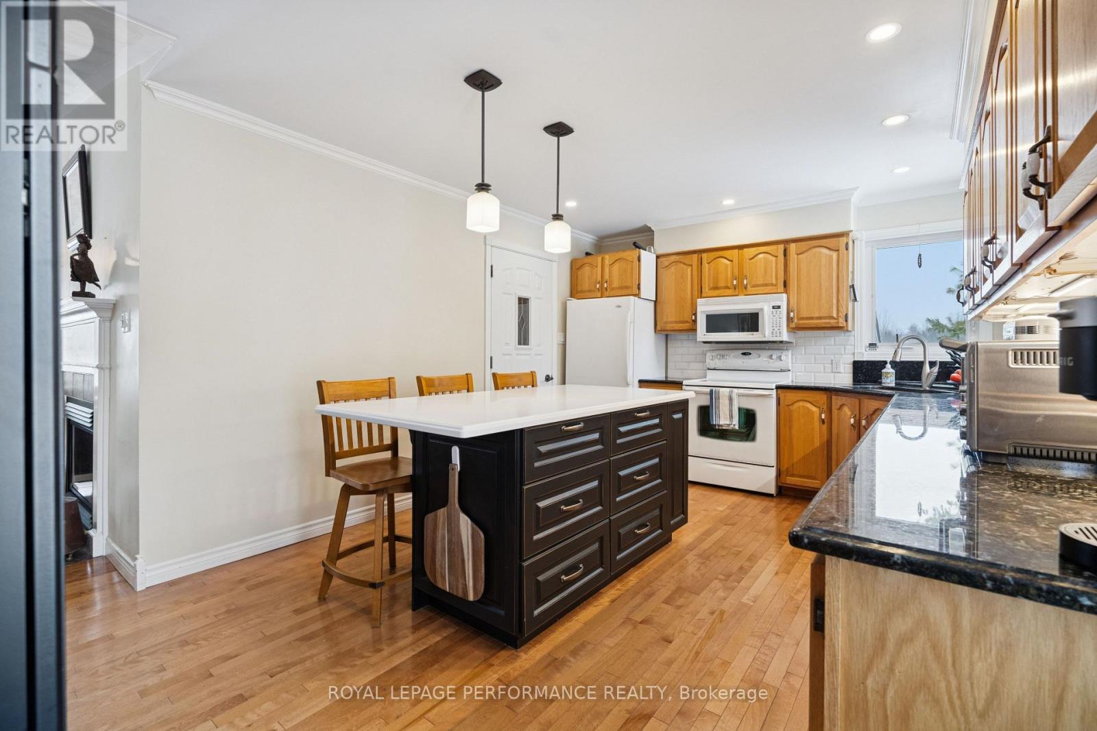 19644 Marcoux Road, North Glengarry, Ontario  K0C 1A0 - Photo 13 - X12922470