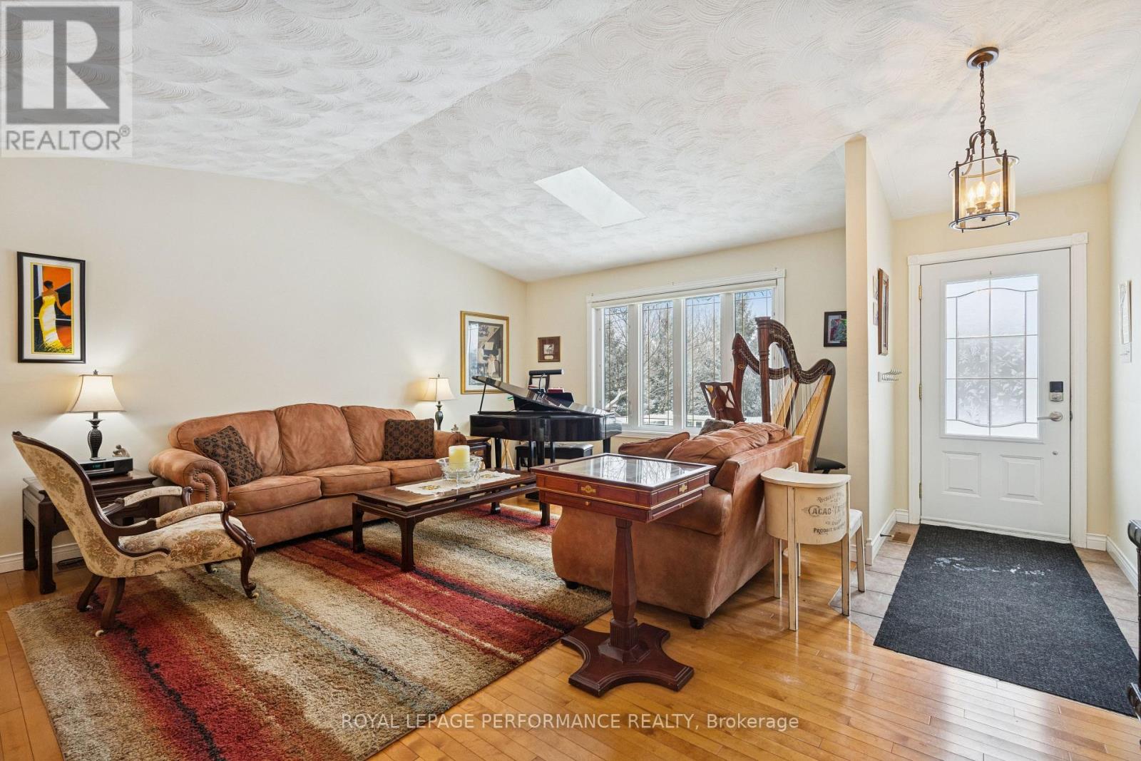 19644 Marcoux Road, North Glengarry, Ontario  K0C 1A0 - Photo 3 - X12922470