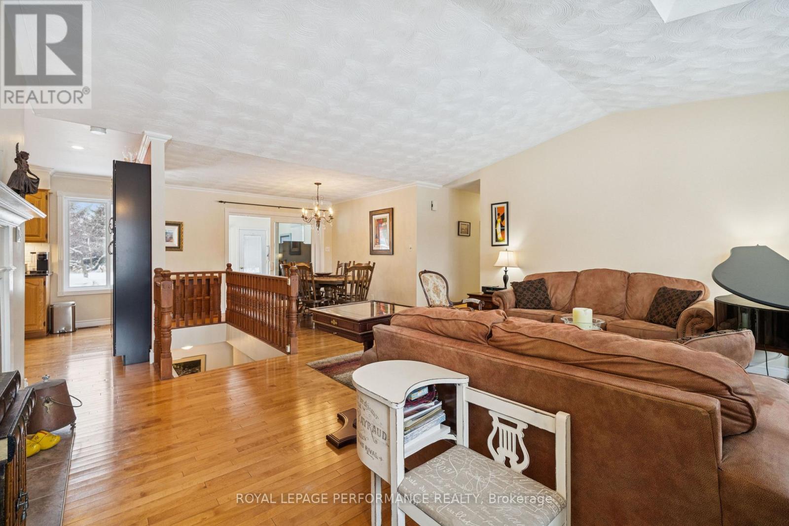 19644 Marcoux Road, North Glengarry, Ontario  K0C 1A0 - Photo 5 - X12922470