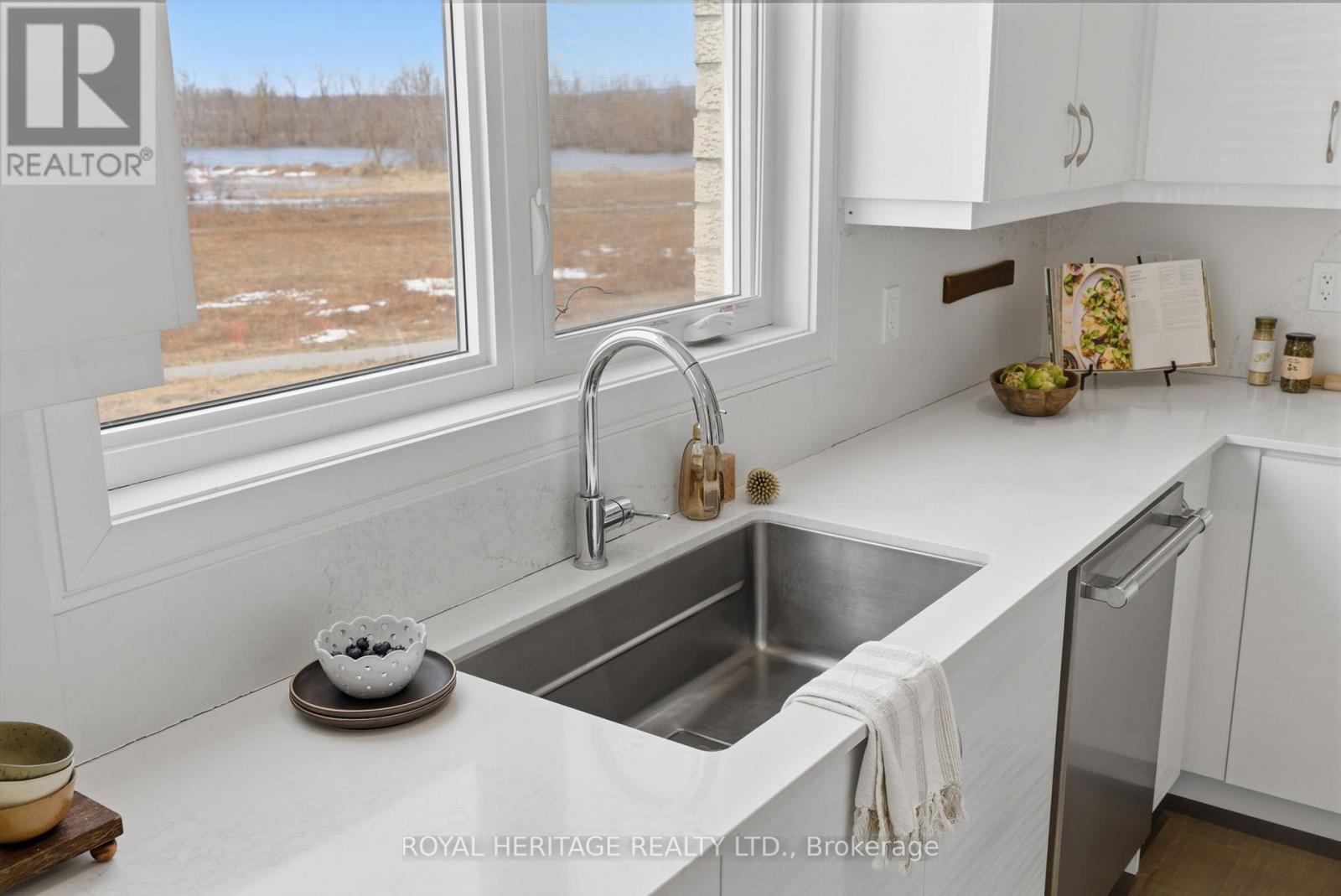 36 Golden Meadows Drive, Otonabee-South Monaghan, Ontario  K9J 0K6 - Photo 8 - X12922496