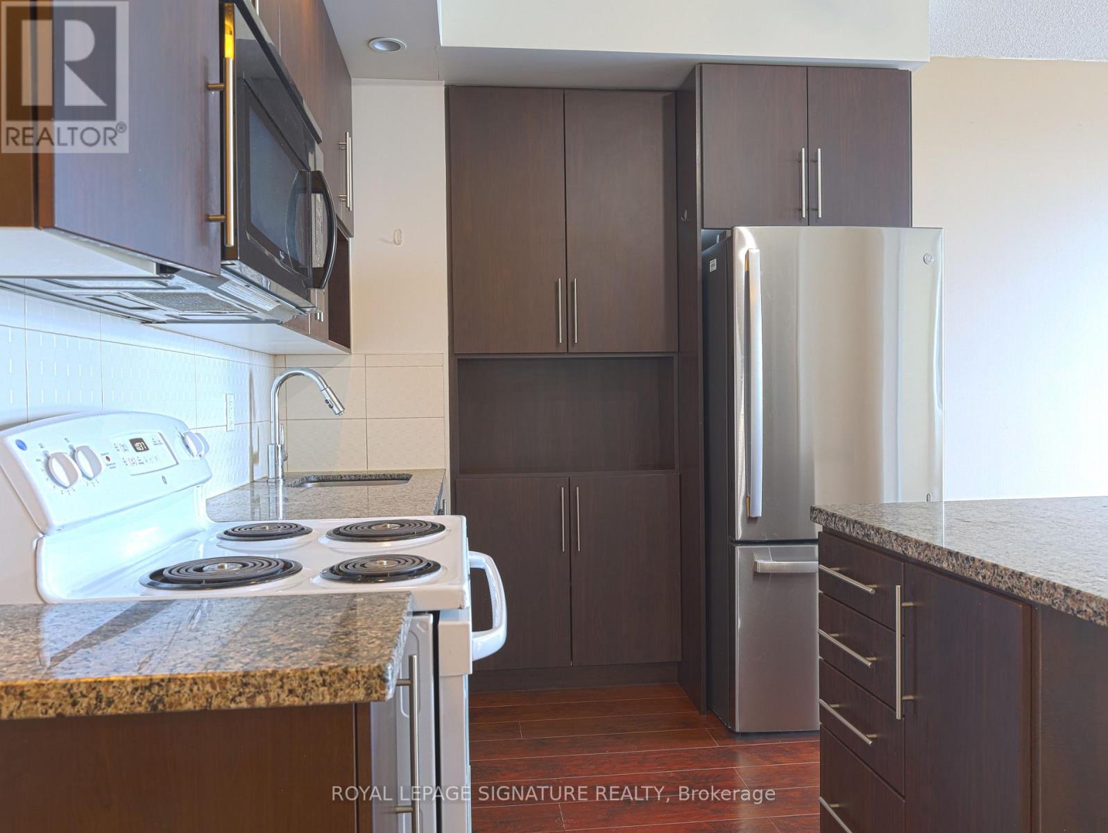 3103 - 28 Linden Street, Toronto, Ontario  M4Y 0A4 - Photo 5 - C12922454