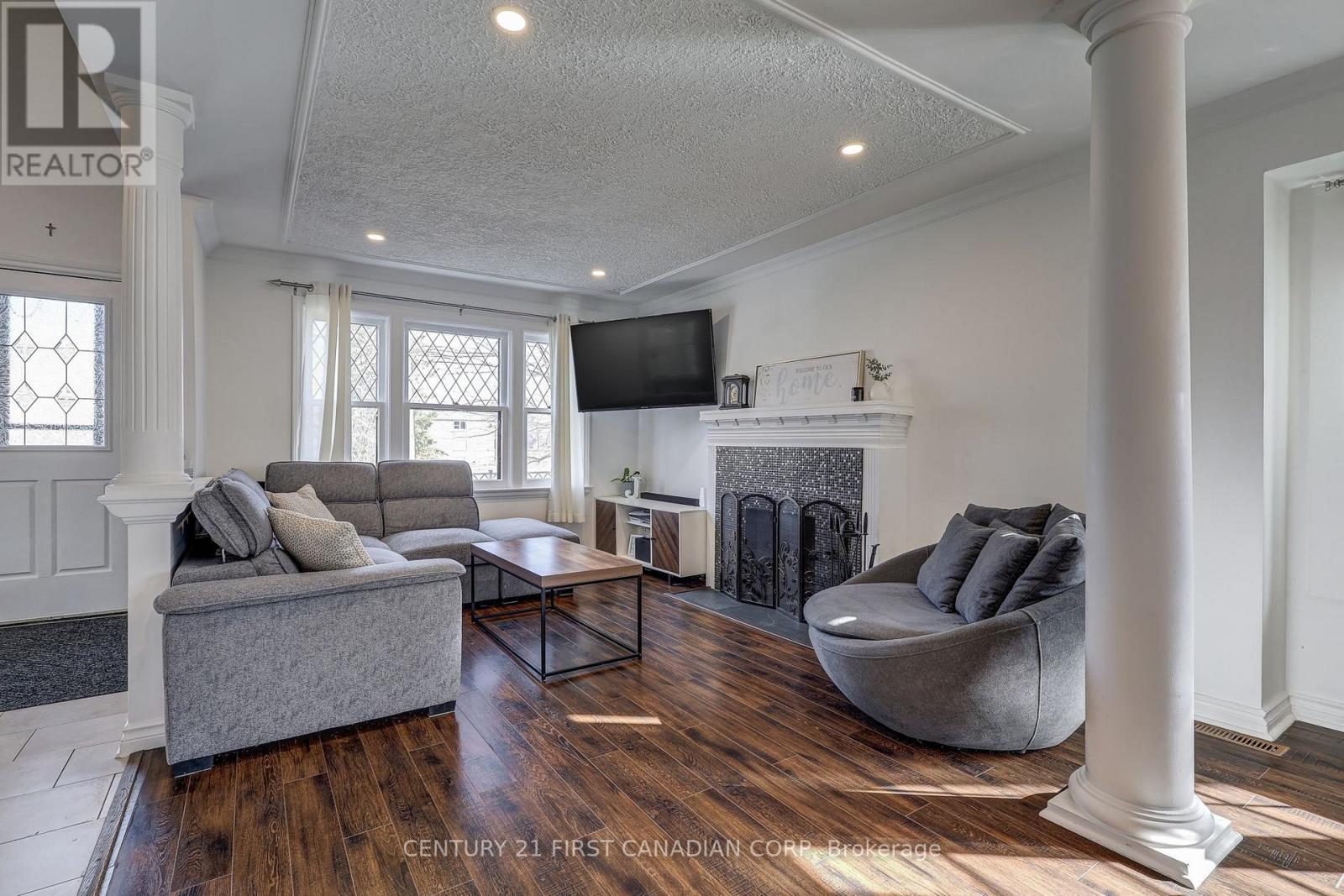 691 Emery Street E, London South, Ontario  N6C 2G3 - Photo 10 - X12922464