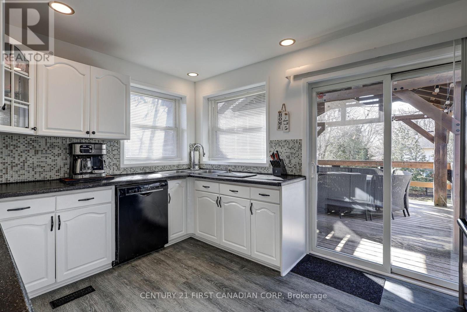 691 Emery Street E, London South, Ontario  N6C 2G3 - Photo 18 - X12922464