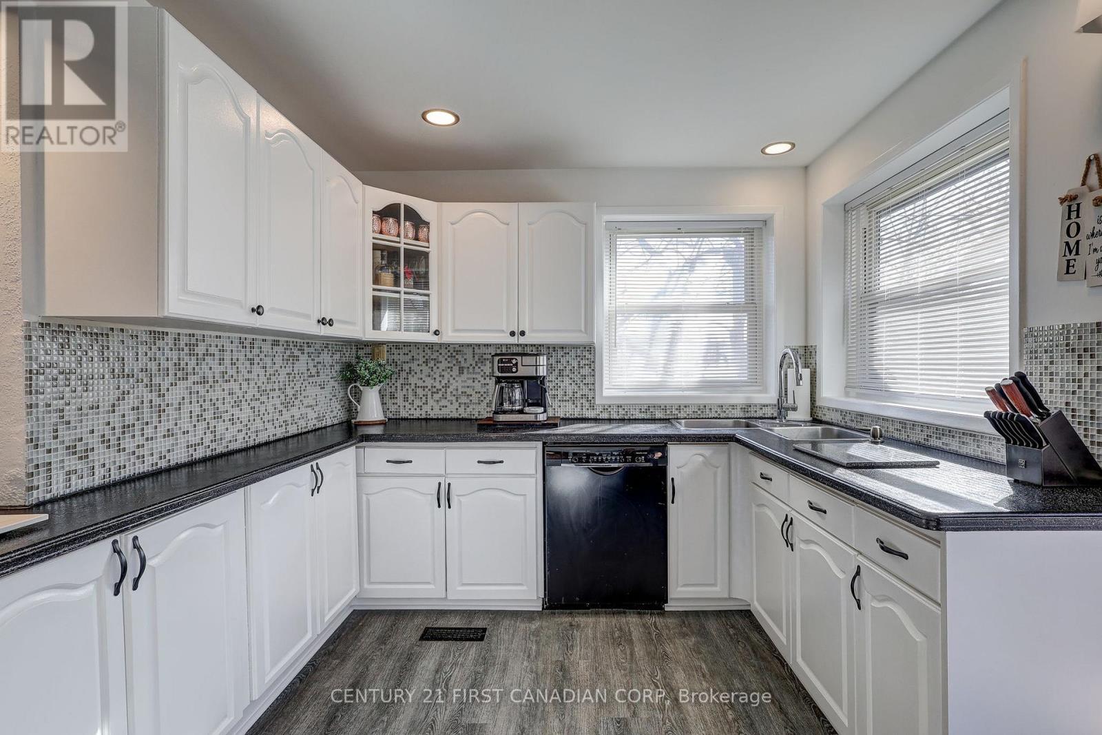 691 Emery Street E, London South, Ontario  N6C 2G3 - Photo 24 - X12922464