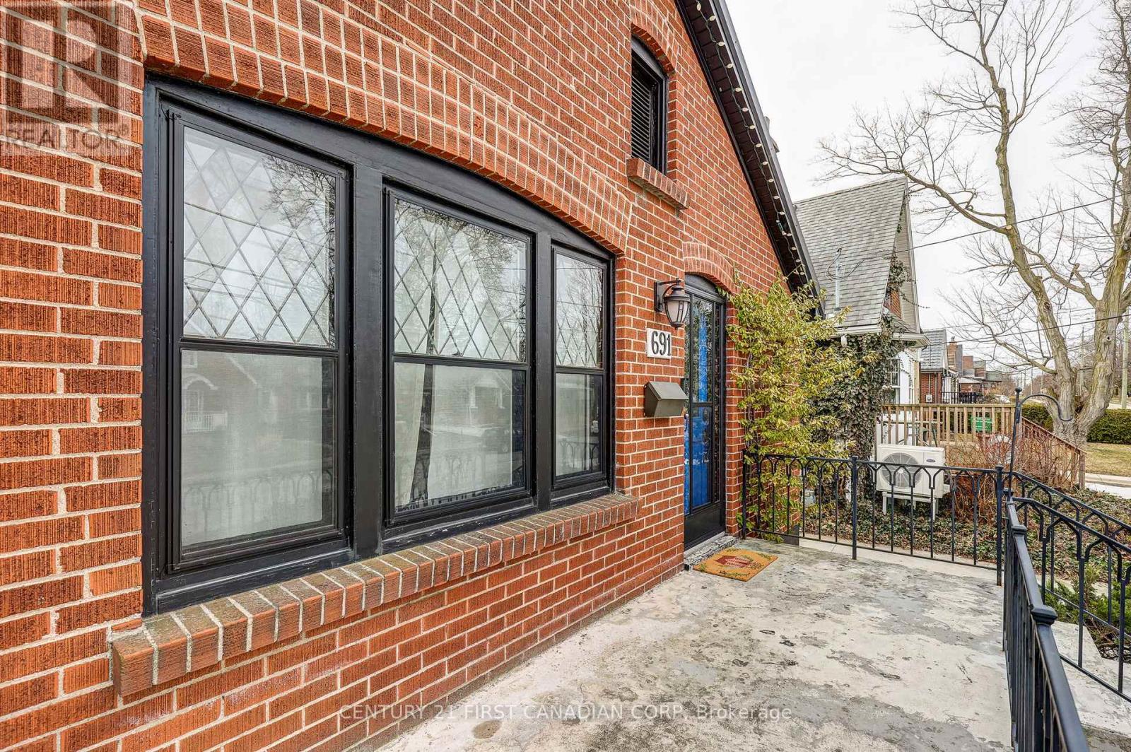 691 Emery Street E, London South, Ontario  N6C 2G3 - Photo 3 - X12922464