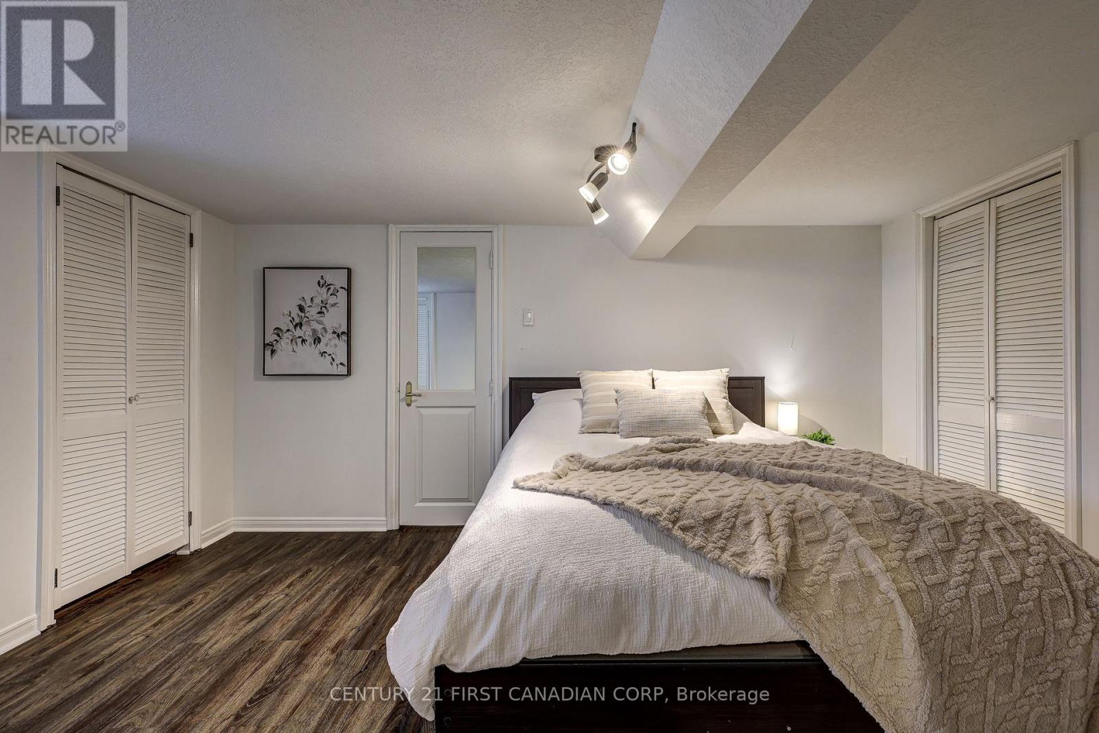 691 Emery Street E, London South, Ontario  N6C 2G3 - Photo 35 - X12922464