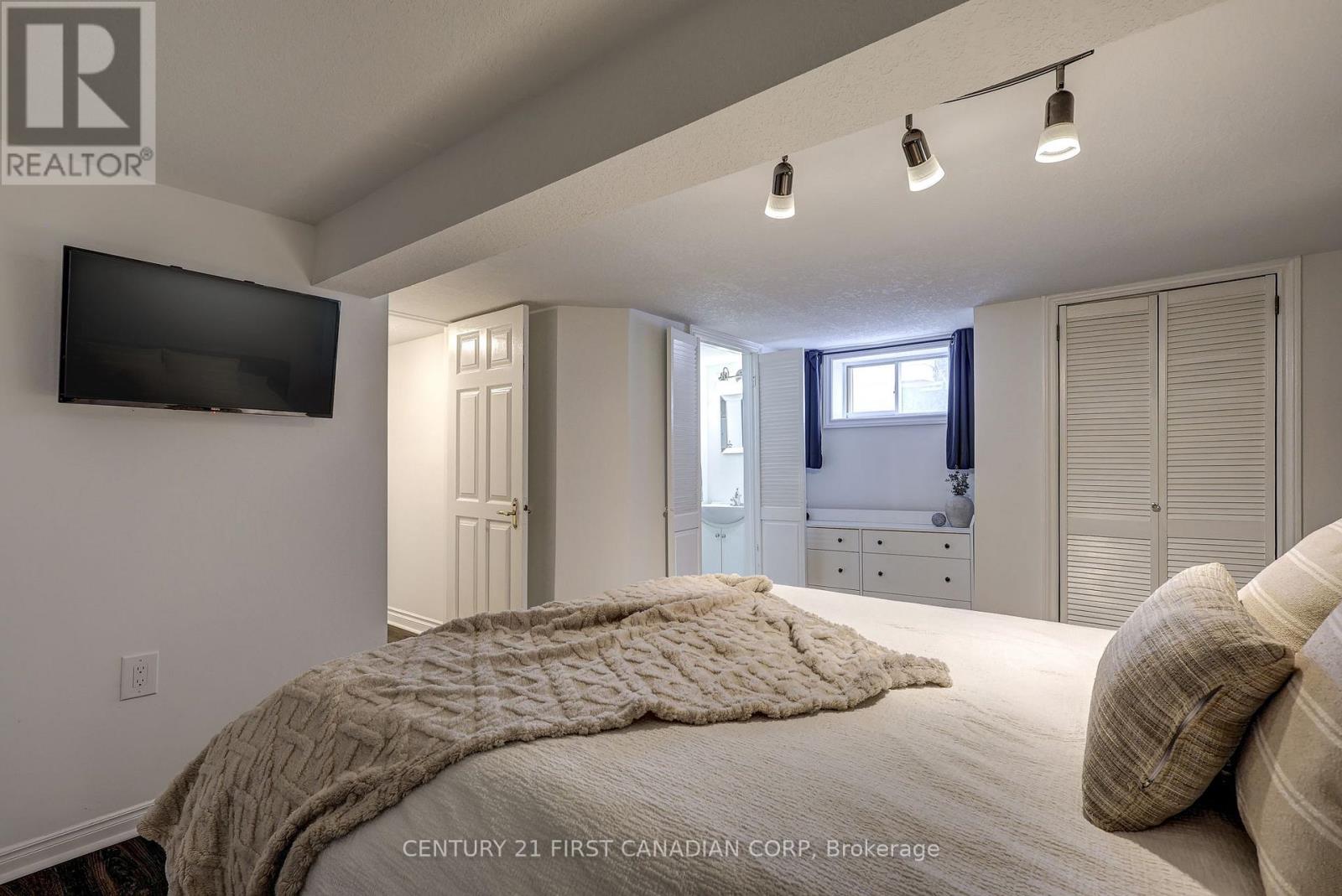 691 Emery Street E, London South, Ontario  N6C 2G3 - Photo 36 - X12922464