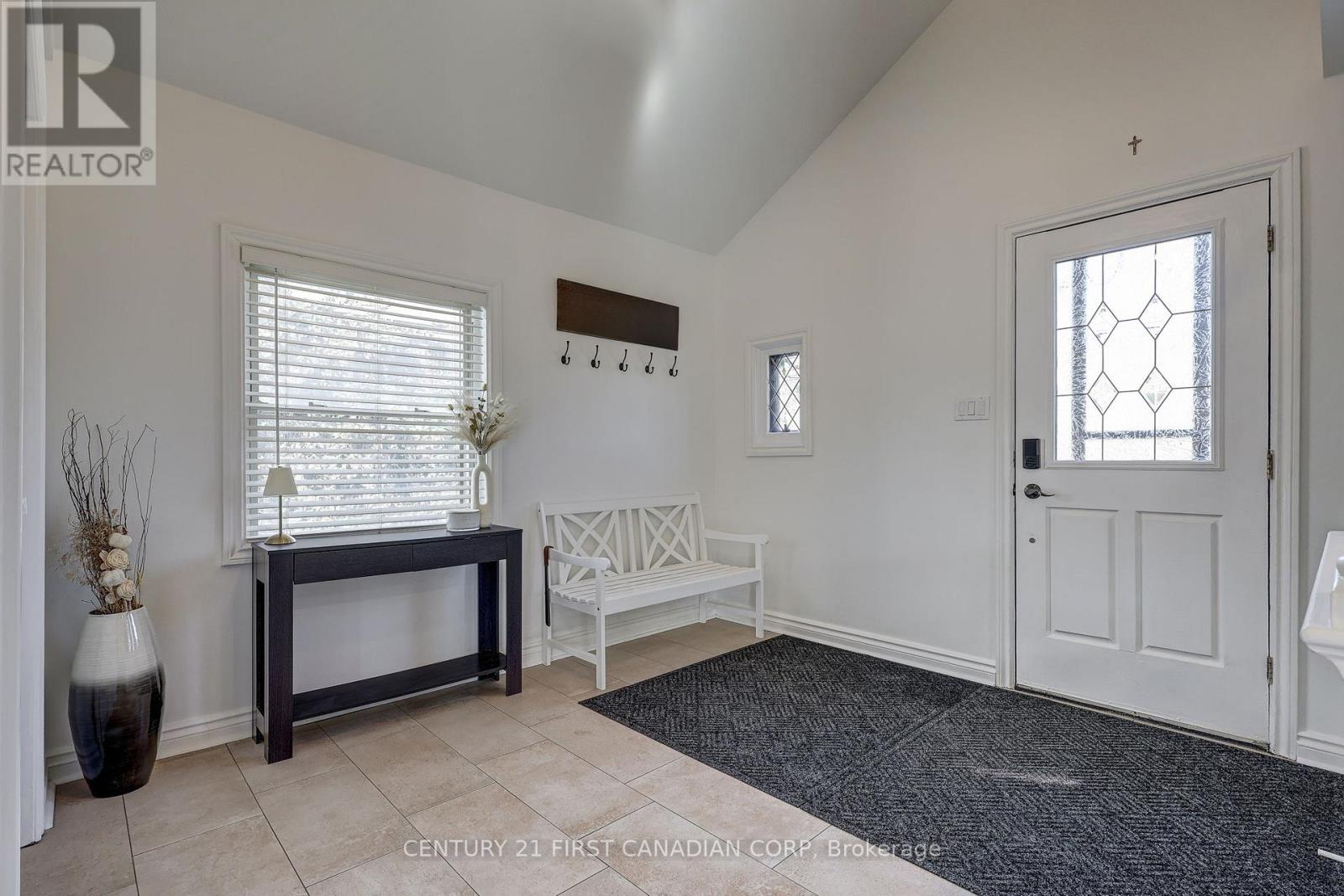 691 Emery Street E, London South, Ontario  N6C 2G3 - Photo 5 - X12922464