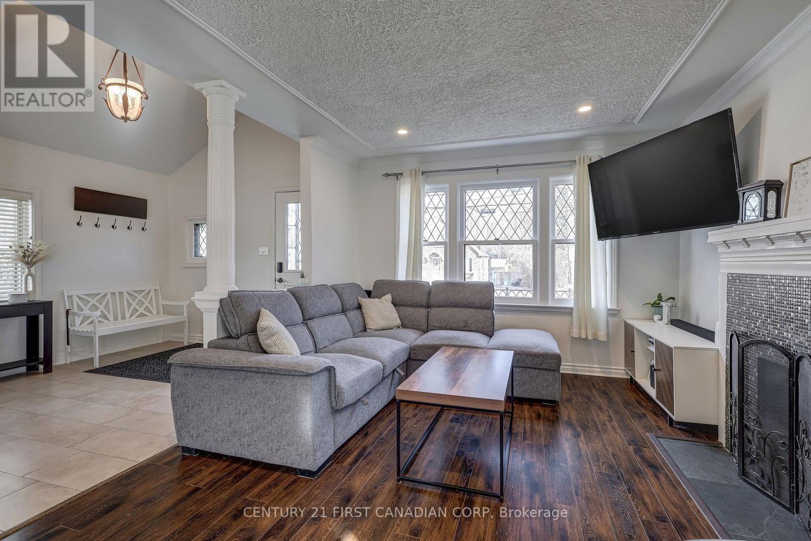 691 Emery Street E, London South, Ontario  N6C 2G3 - Photo 9 - X12922464