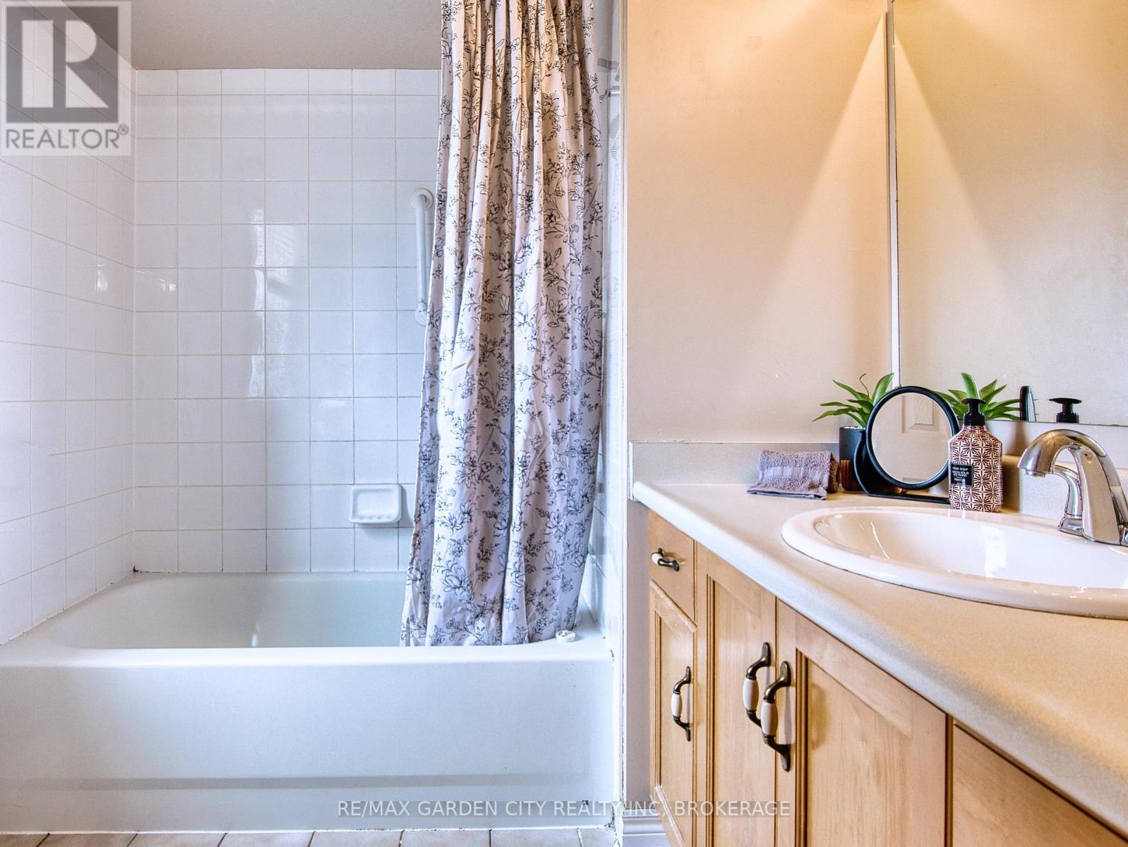 75 Jackson Court E, Welland, Ontario  L3C 7G4 - Photo 19 - X12922494