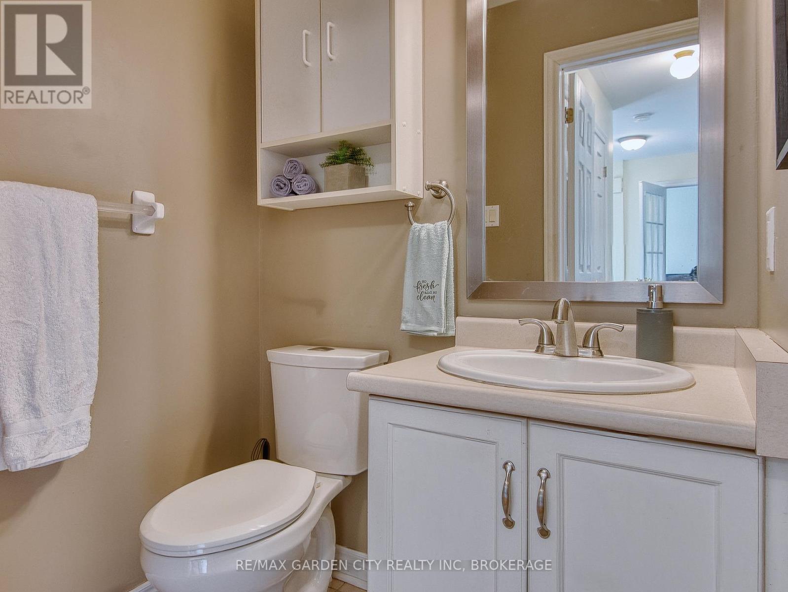 75 Jackson Court E, Welland, Ontario  L3C 7G4 - Photo 4 - X12922494