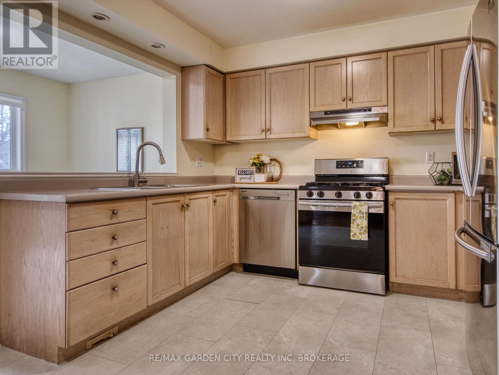 75 Jackson Court E, Welland, Ontario  L3C 7G4 - Photo 9 - X12922494