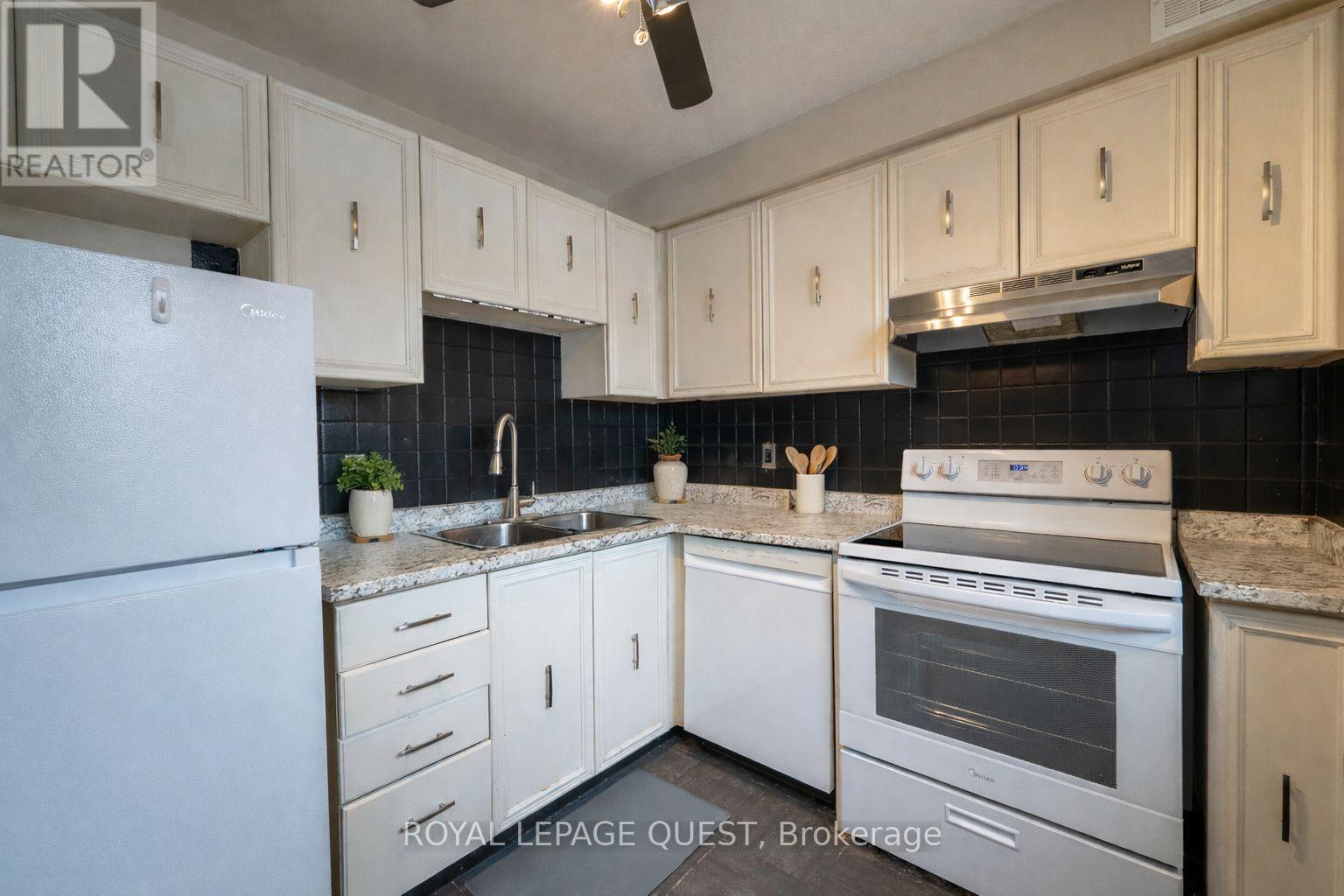 7 - 23 Meadow Lane, Barrie, Ontario  L4N 7K3 - Photo 3 - S12922486