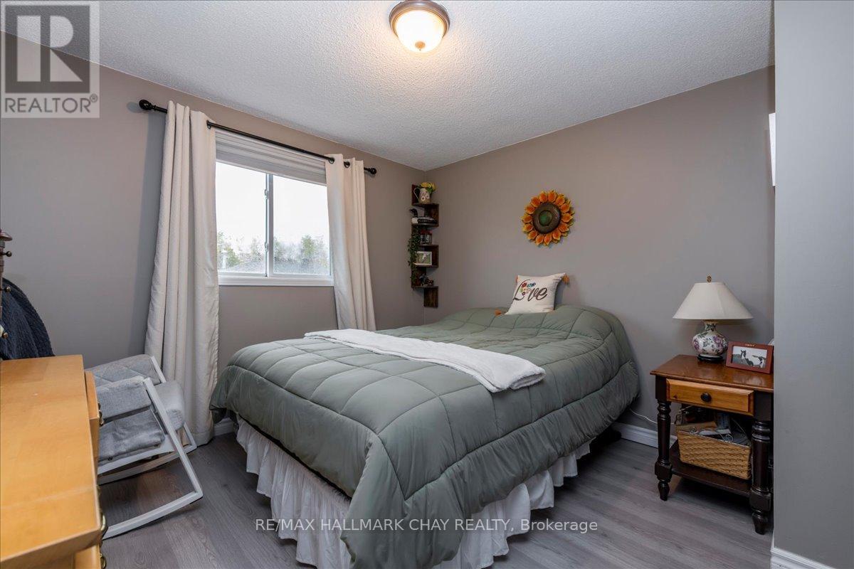 11 Garibaldi Drive, Barrie (Holly), Ontario L4N 8C3 - Photo 10 - S12922490