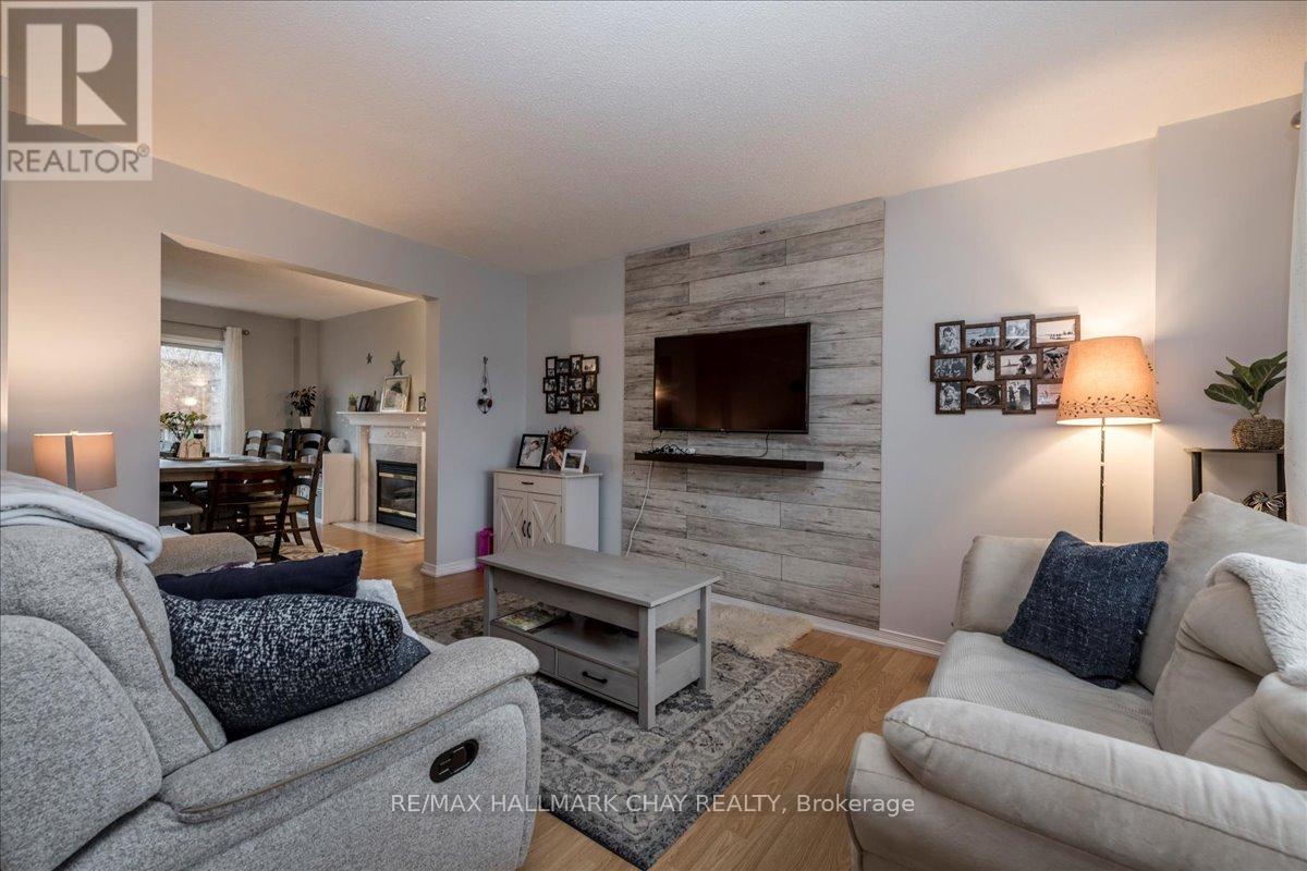 11 Garibaldi Drive, Barrie (Holly), Ontario L4N 8C3 - Photo 3 - S12922490