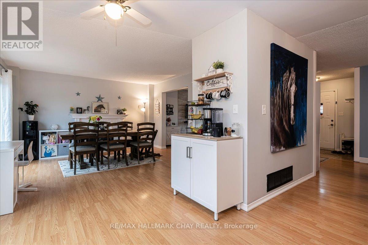 11 Garibaldi Drive, Barrie (Holly), Ontario L4N 8C3 - Photo 4 - S12922490