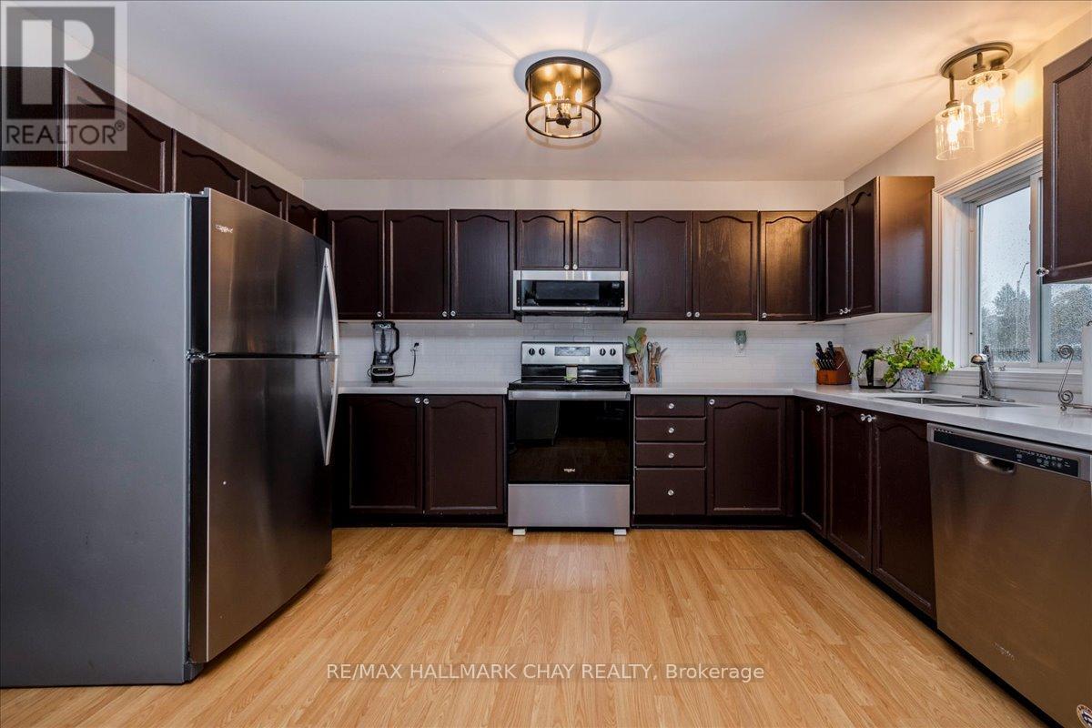 11 Garibaldi Drive, Barrie (Holly), Ontario L4N 8C3 - Photo 6 - S12922490