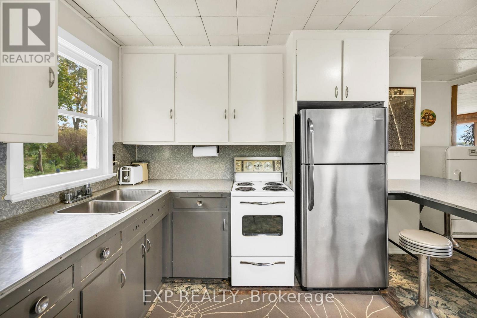 28 Mcrae Beach Road S, Georgina, Ontario  L0E 1L0 - Photo 12 - N12766404