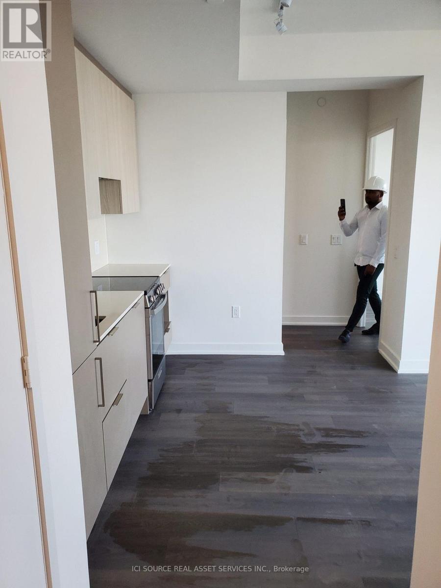 3301 - 3900 Confederation Parkway, Mississauga, Ontario  L5B 0M3 - Photo 4 - W12922456