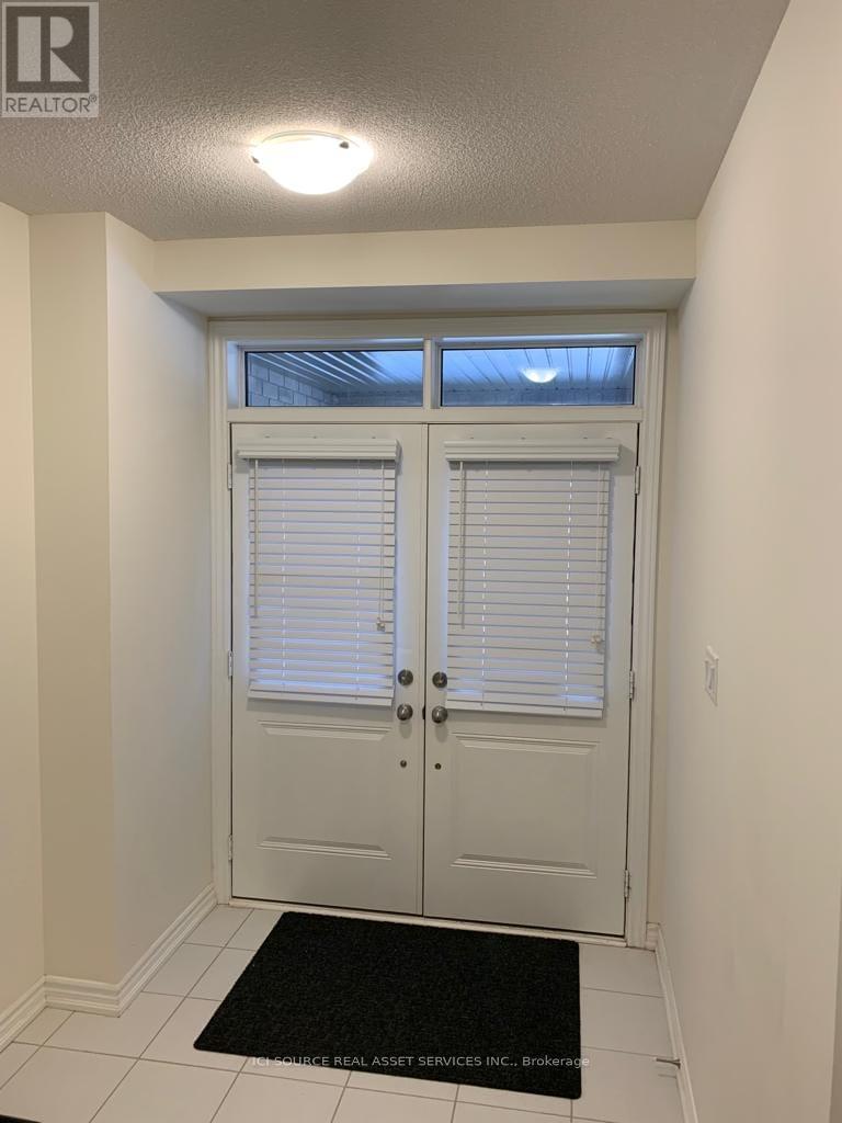 60 Donald Ficht Crescent, Brampton, Ontario  L7A 5H6 - Photo 3 - W12922482