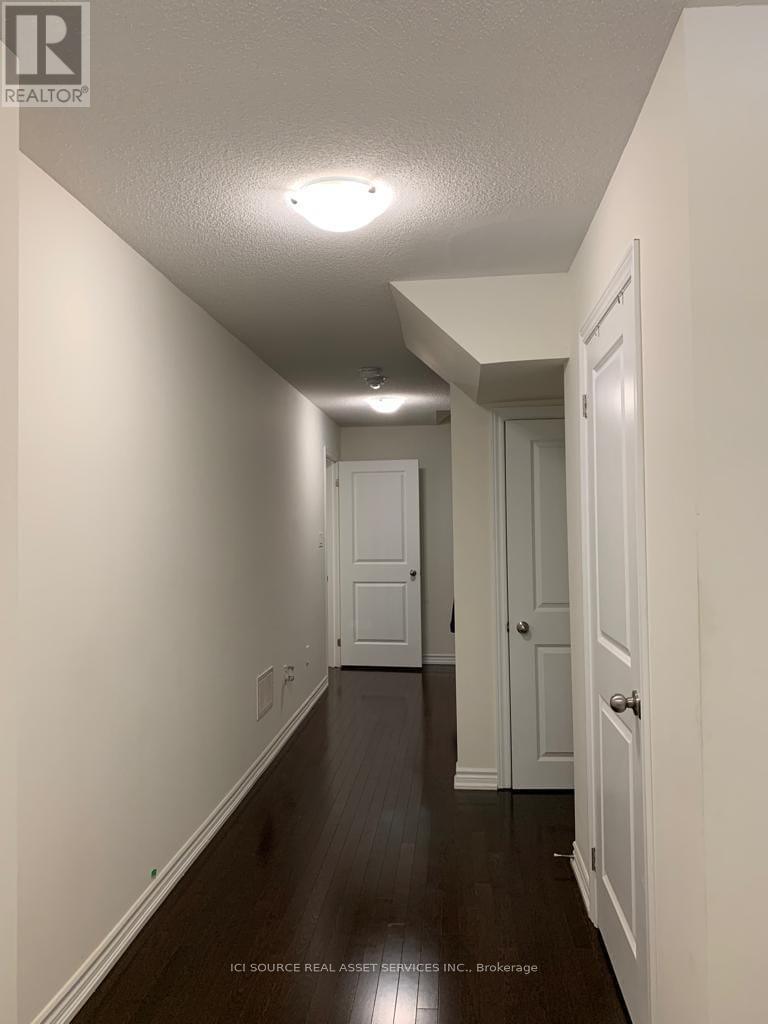 60 Donald Ficht Crescent, Brampton, Ontario  L7A 5H6 - Photo 4 - W12922482