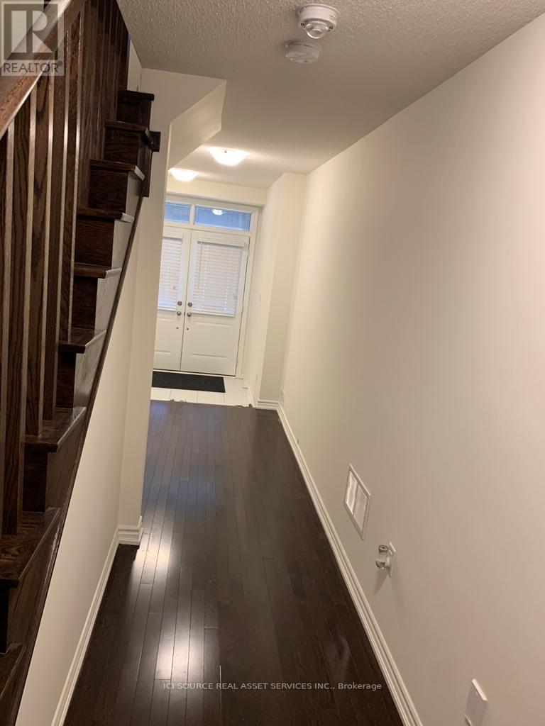 60 Donald Ficht Crescent, Brampton, Ontario  L7A 5H6 - Photo 5 - W12922482