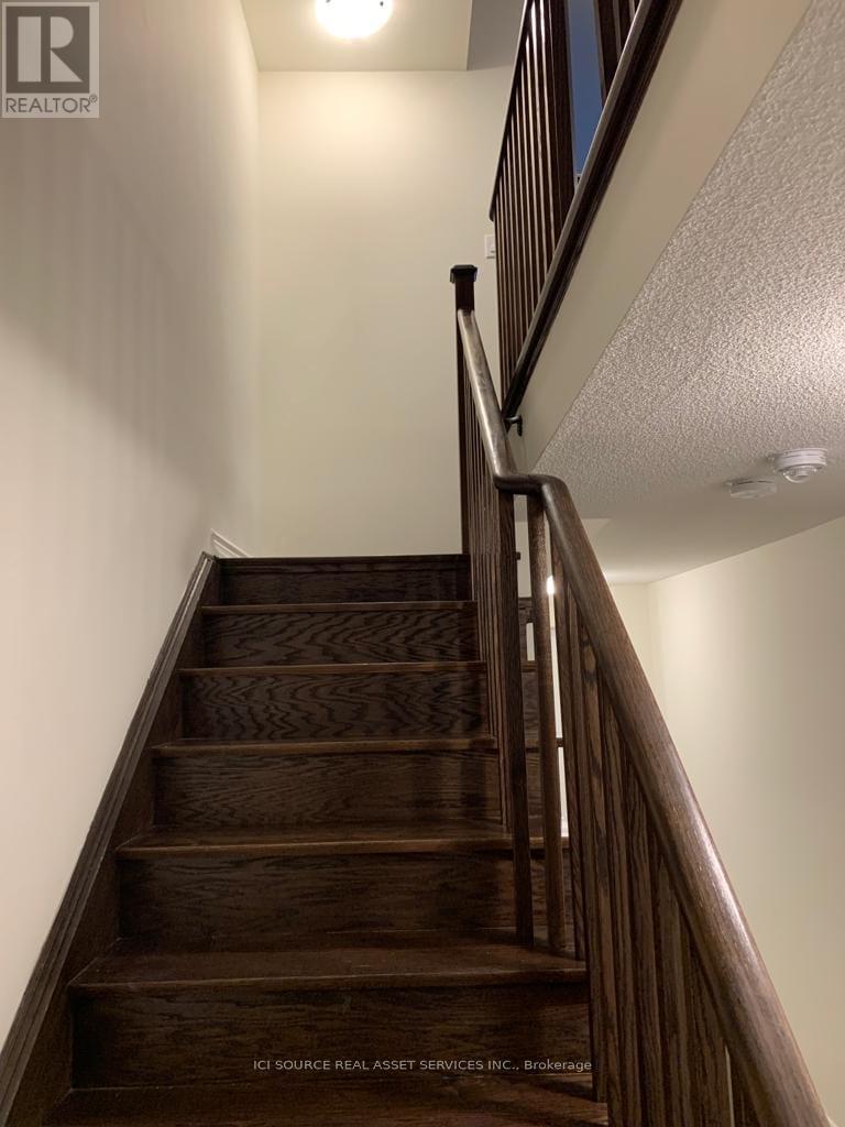 60 Donald Ficht Crescent, Brampton, Ontario  L7A 5H6 - Photo 6 - W12922482