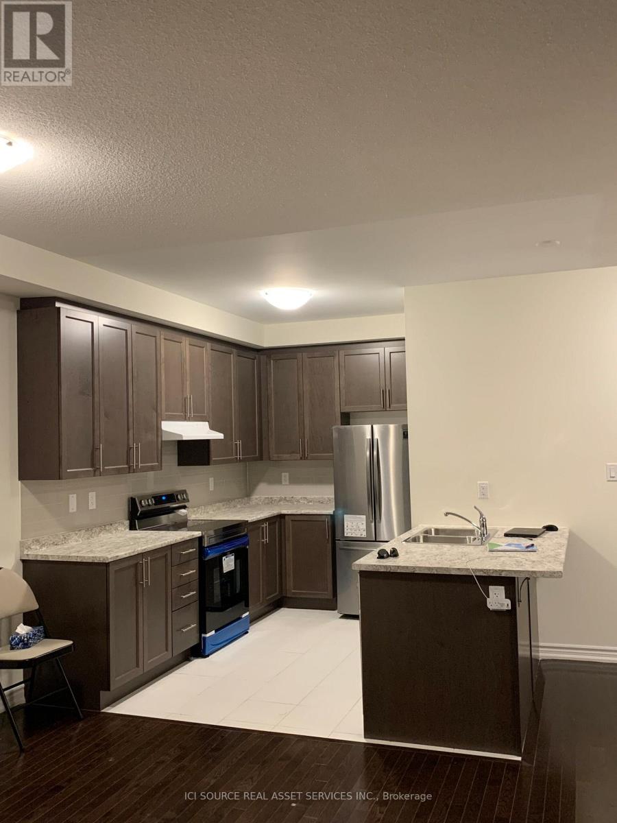 60 Donald Ficht Crescent, Brampton, Ontario  L7A 5H6 - Photo 7 - W12922482