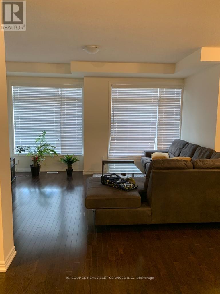 60 Donald Ficht Crescent, Brampton, Ontario  L7A 5H6 - Photo 8 - W12922482