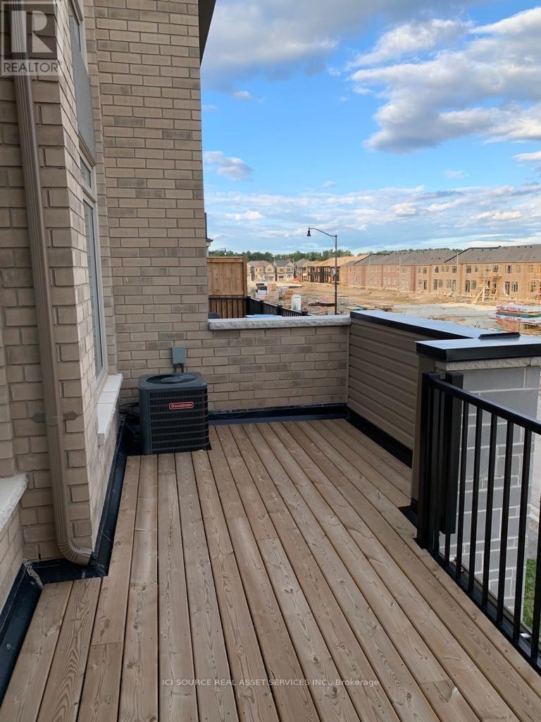 60 Donald Ficht Crescent, Brampton, Ontario  L7A 5H6 - Photo 9 - W12922482