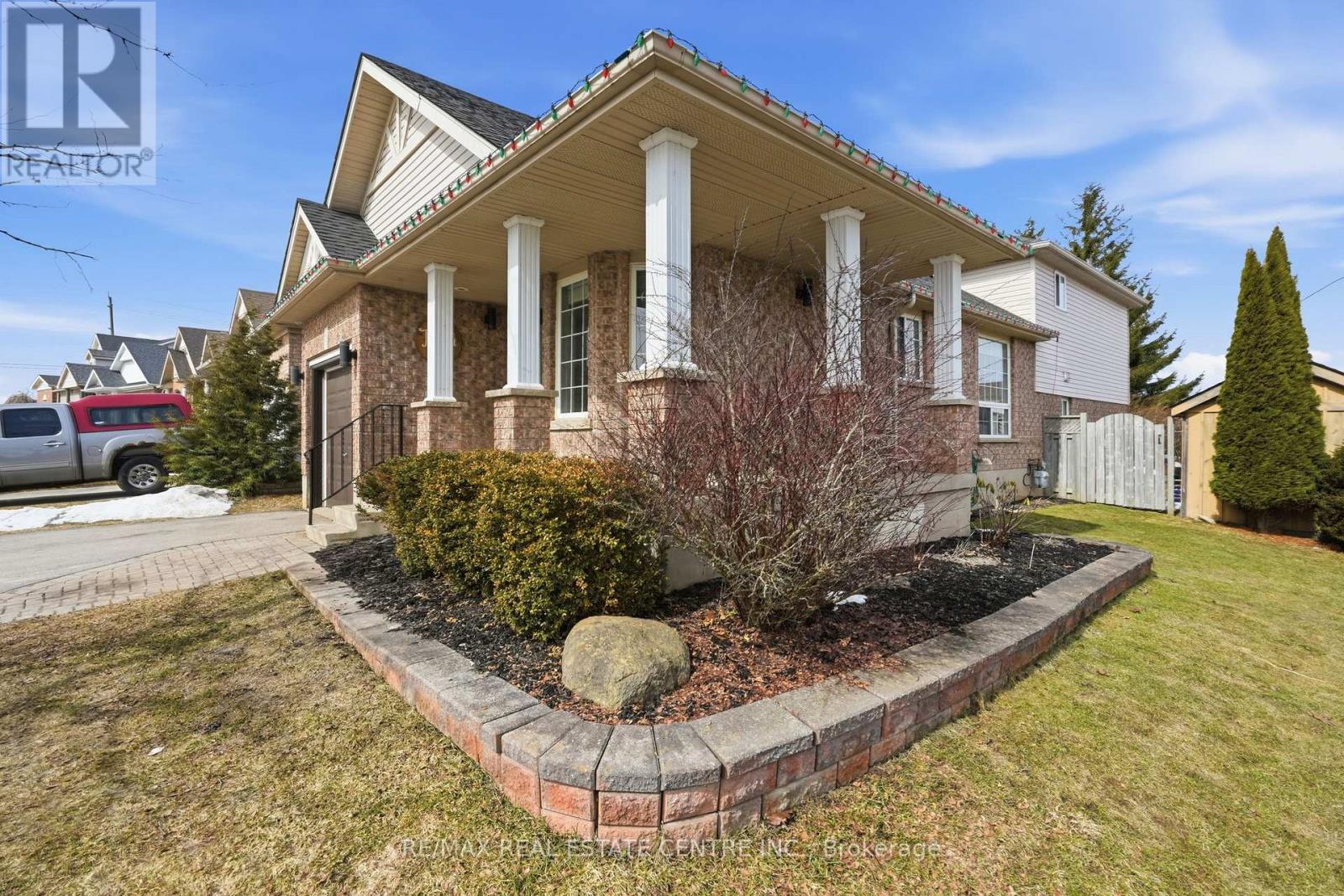 321 Montgomery Boulevard, Orangeville, Ontario  L9W 5G7 - Photo 4 - W12922484