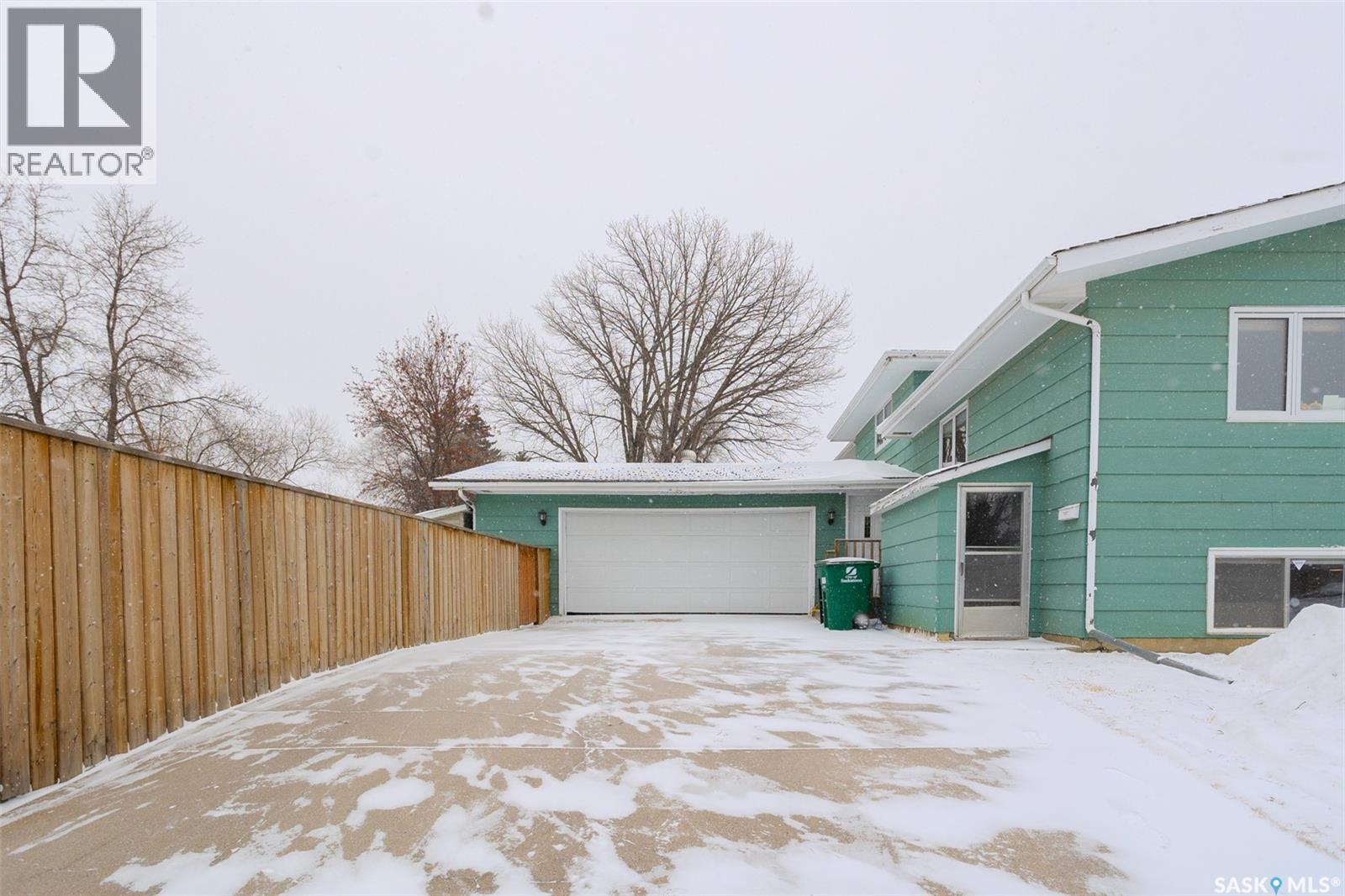 60 Clark Crescent, Saskatoon, Saskatchewan  S7H 3L9 - Photo 2 - SK031344
