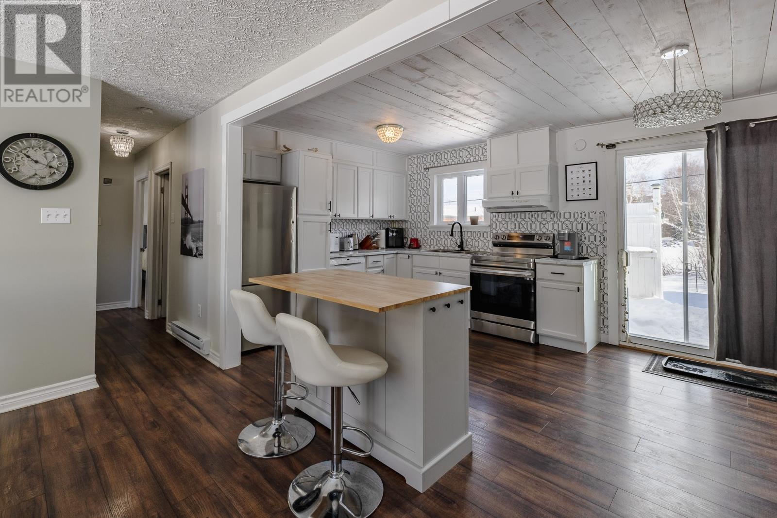 17 Bishop Avenue, Pasadena, Newfoundland & Labrador  A0L 1K0 - Photo 3 - 1295539