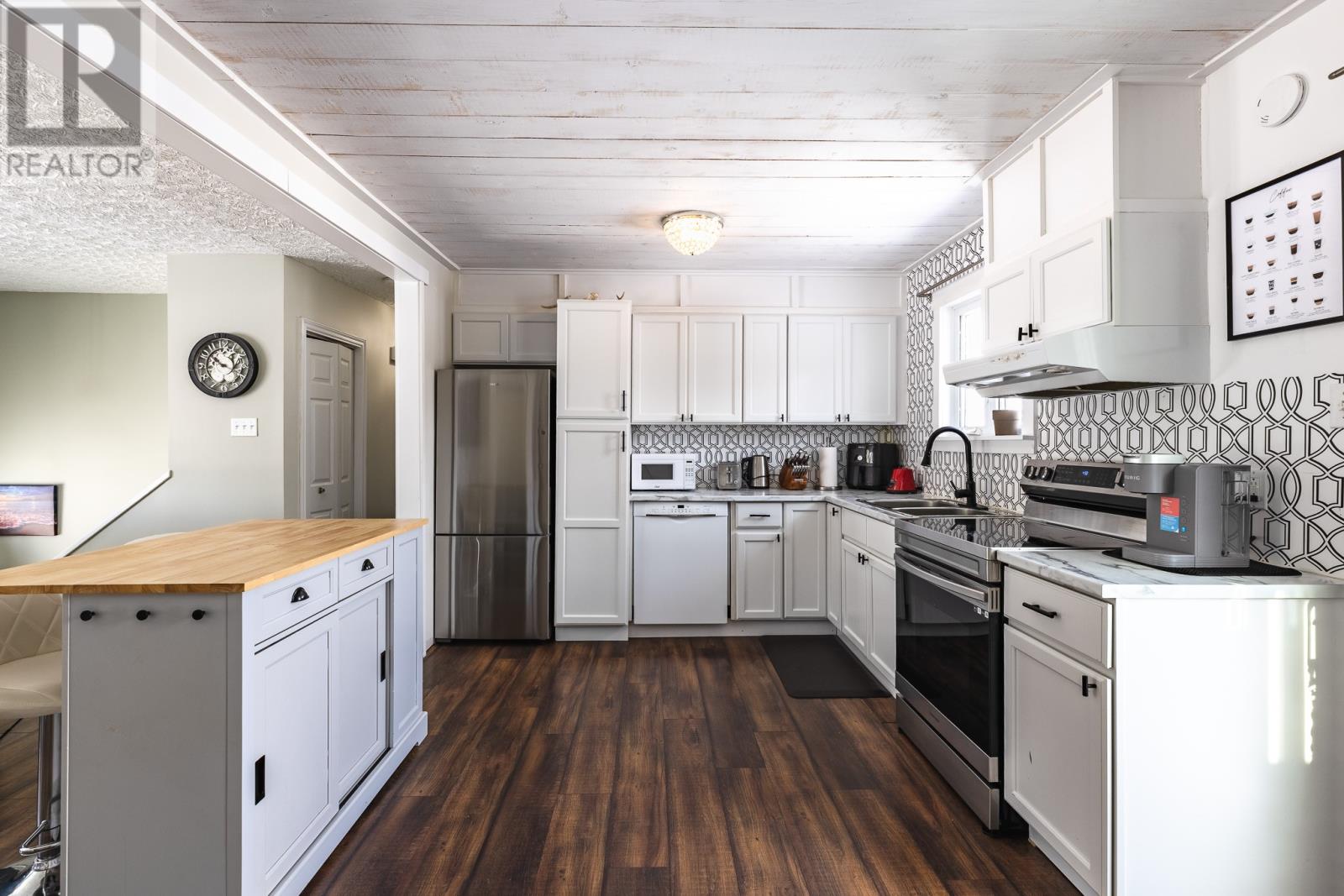 17 Bishop Avenue, Pasadena, Newfoundland & Labrador  A0L 1K0 - Photo 4 - 1295539