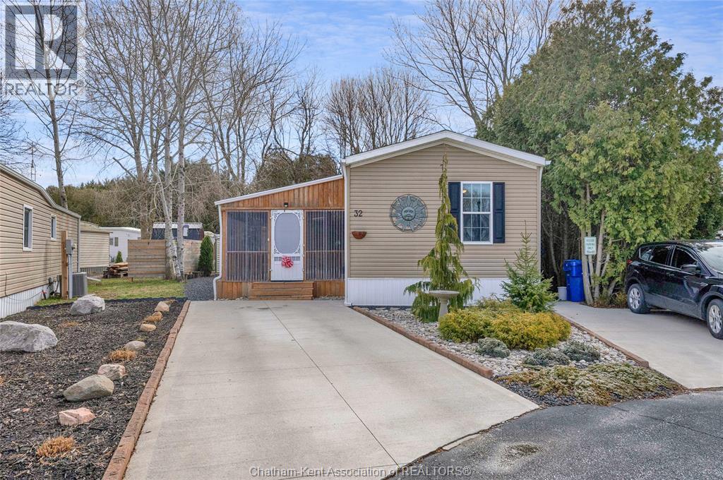 MLS# 26006255: 22220 Charing Cross ROAD Unit# 32, Chatham, Canada