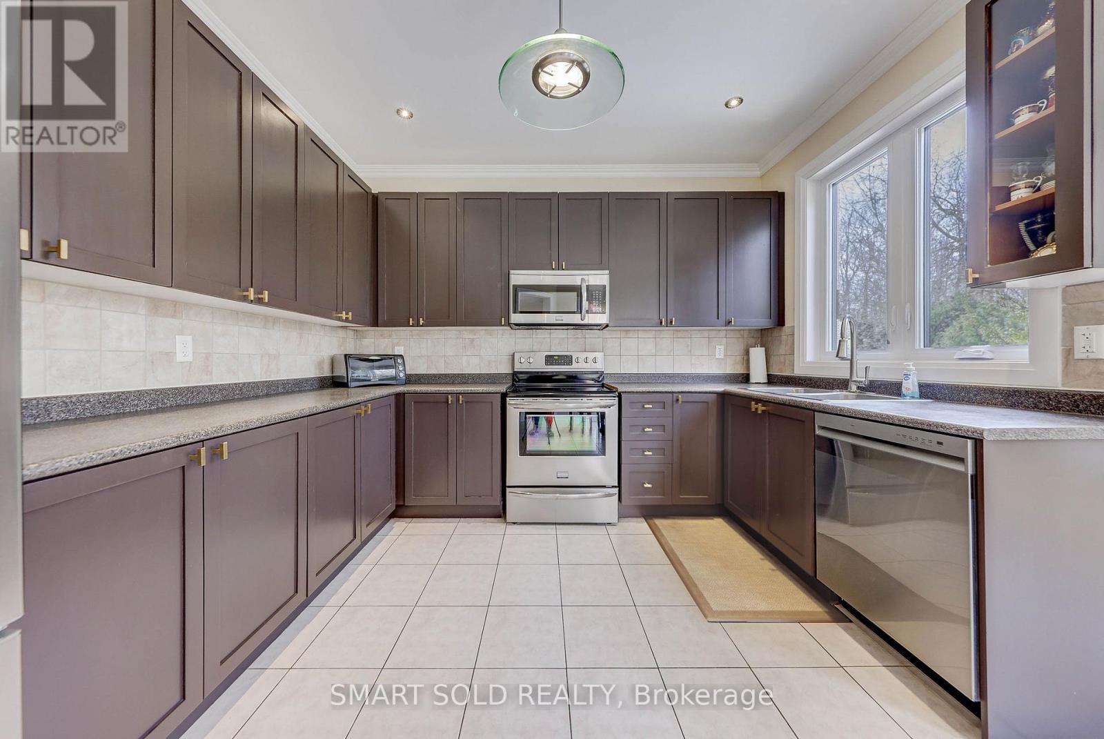 106 Wood Rim Drive, Richmond Hill, Ontario  L4E 4M9 - Photo 24 - N12922460