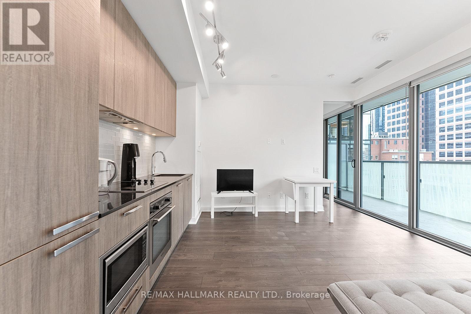 601 - 50 Charles Street E, Toronto, Ontario  M4Y 0C3 - Photo 2 - C12922506