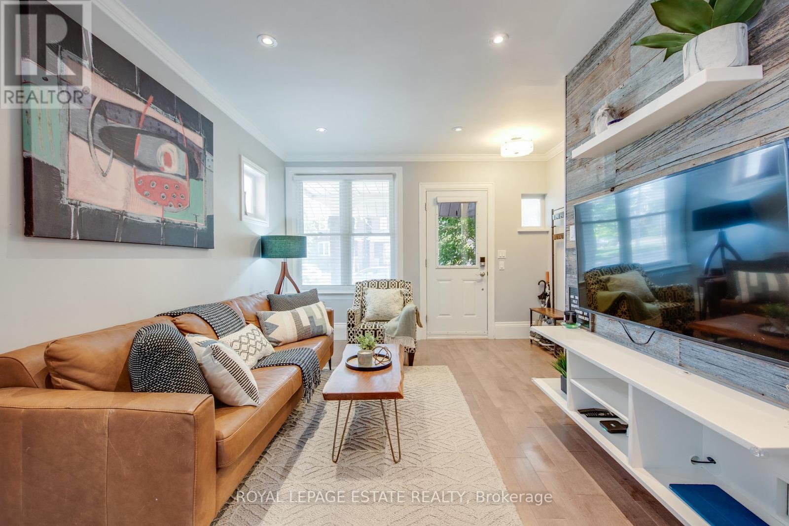 138 Woodmount Avenue, Toronto, Ontario  M4C 3Y8 - Photo 4 - E12922522