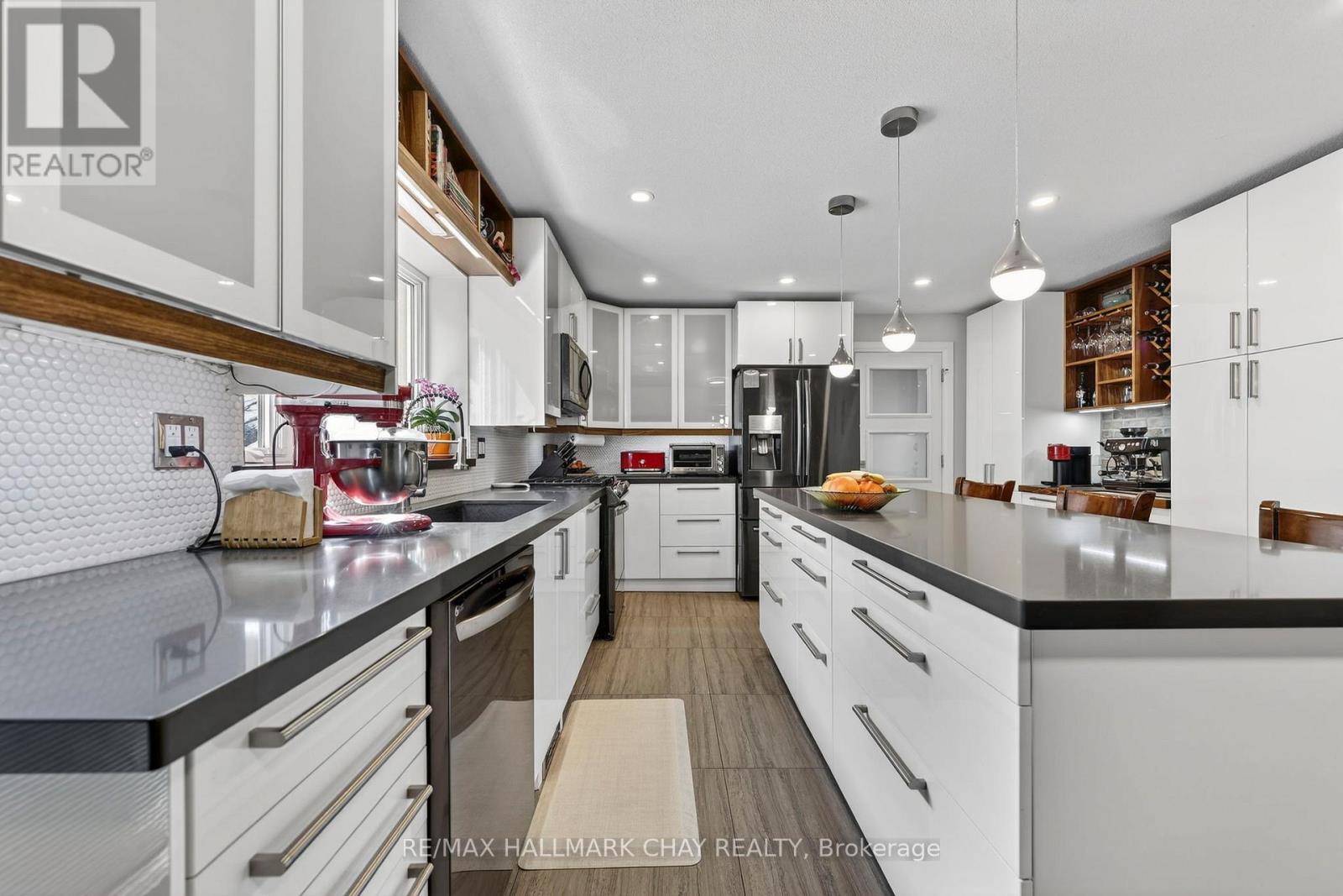 2151 Hughes Drive, Innisfil (Gilford), Ontario  L0L 1R0 - Photo 11 - N12922514