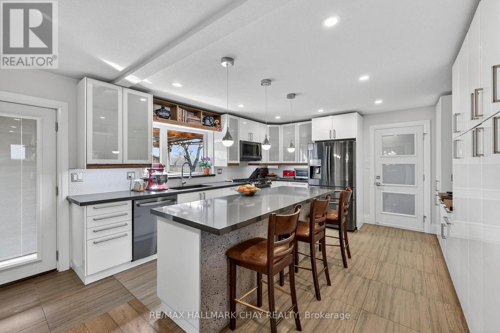 2151 Hughes Drive, Innisfil (Gilford), Ontario  L0L 1R0 - Photo 7 - N12922514