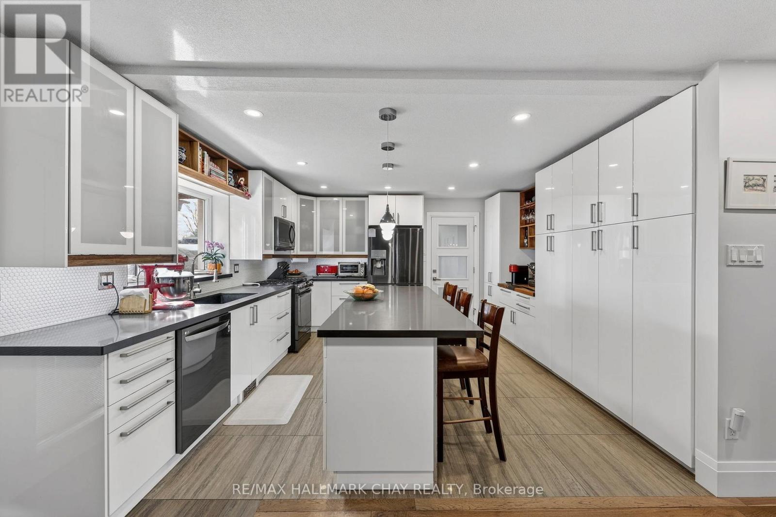 2151 Hughes Drive, Innisfil (Gilford), Ontario  L0L 1R0 - Photo 8 - N12922514