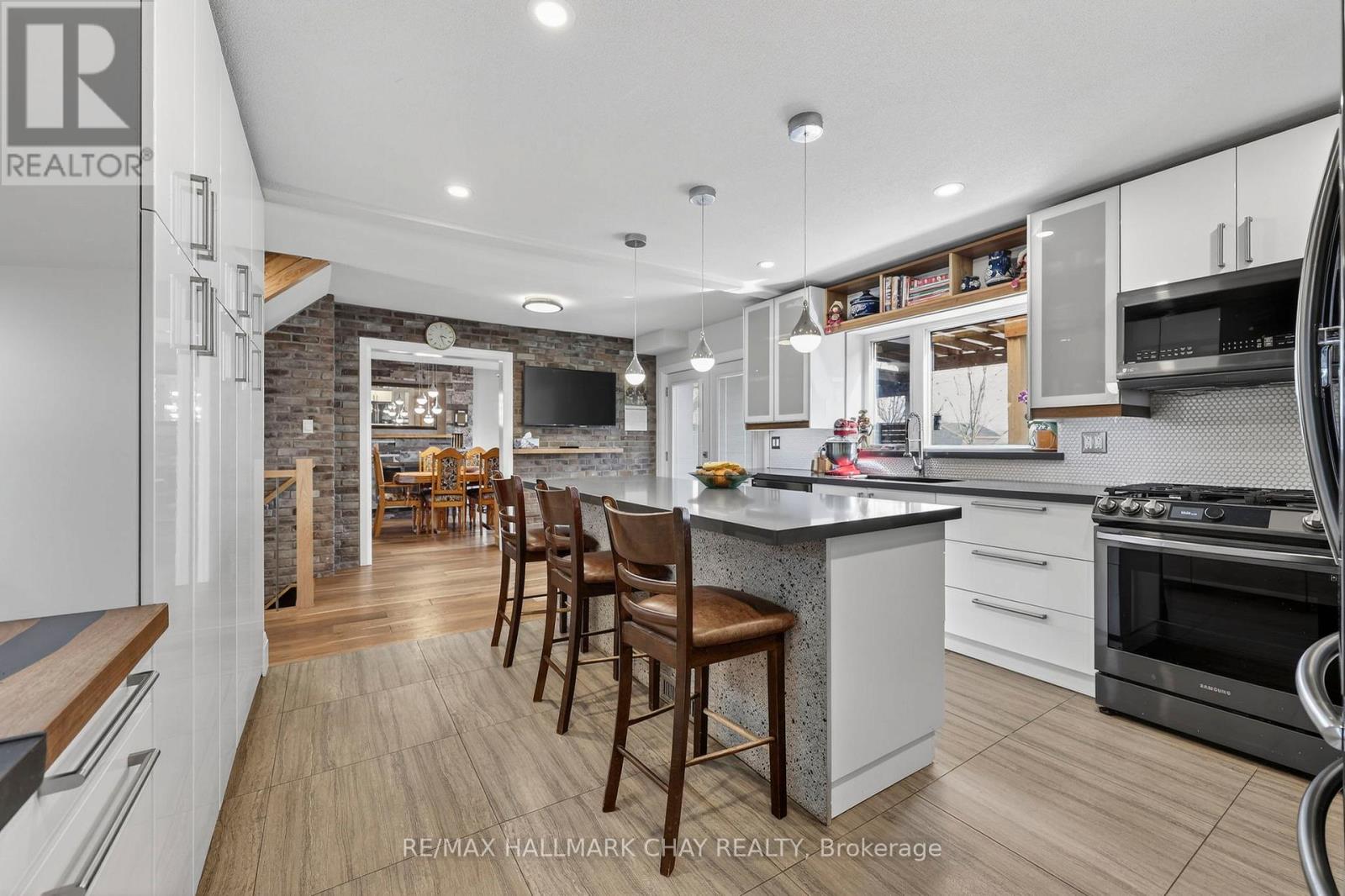 2151 Hughes Drive, Innisfil (Gilford), Ontario  L0L 1R0 - Photo 9 - N12922514