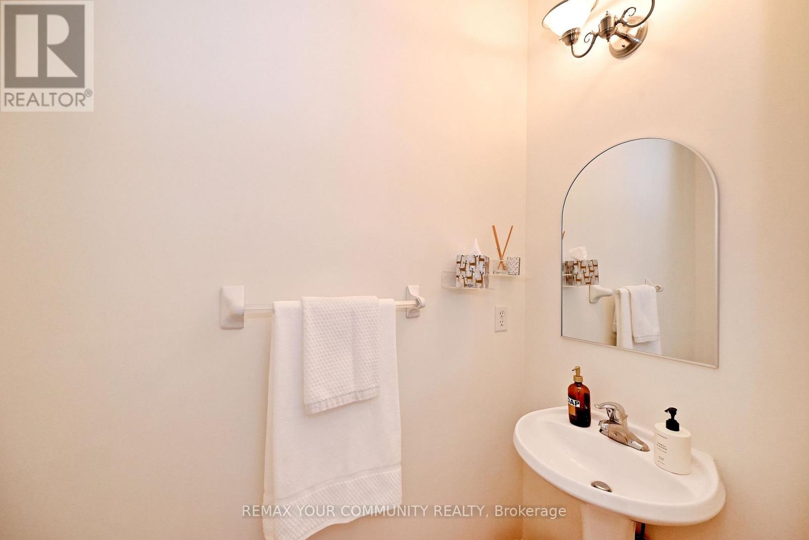 55 Carriage House Court, Richmond Hill, Ontario  L4E 4V3 - Photo 25 - N12922524