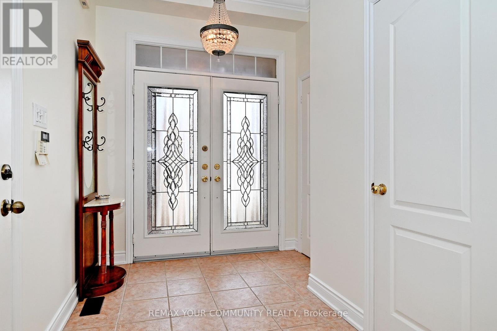 55 Carriage House Court, Richmond Hill, Ontario  L4E 4V3 - Photo 5 - N12922524